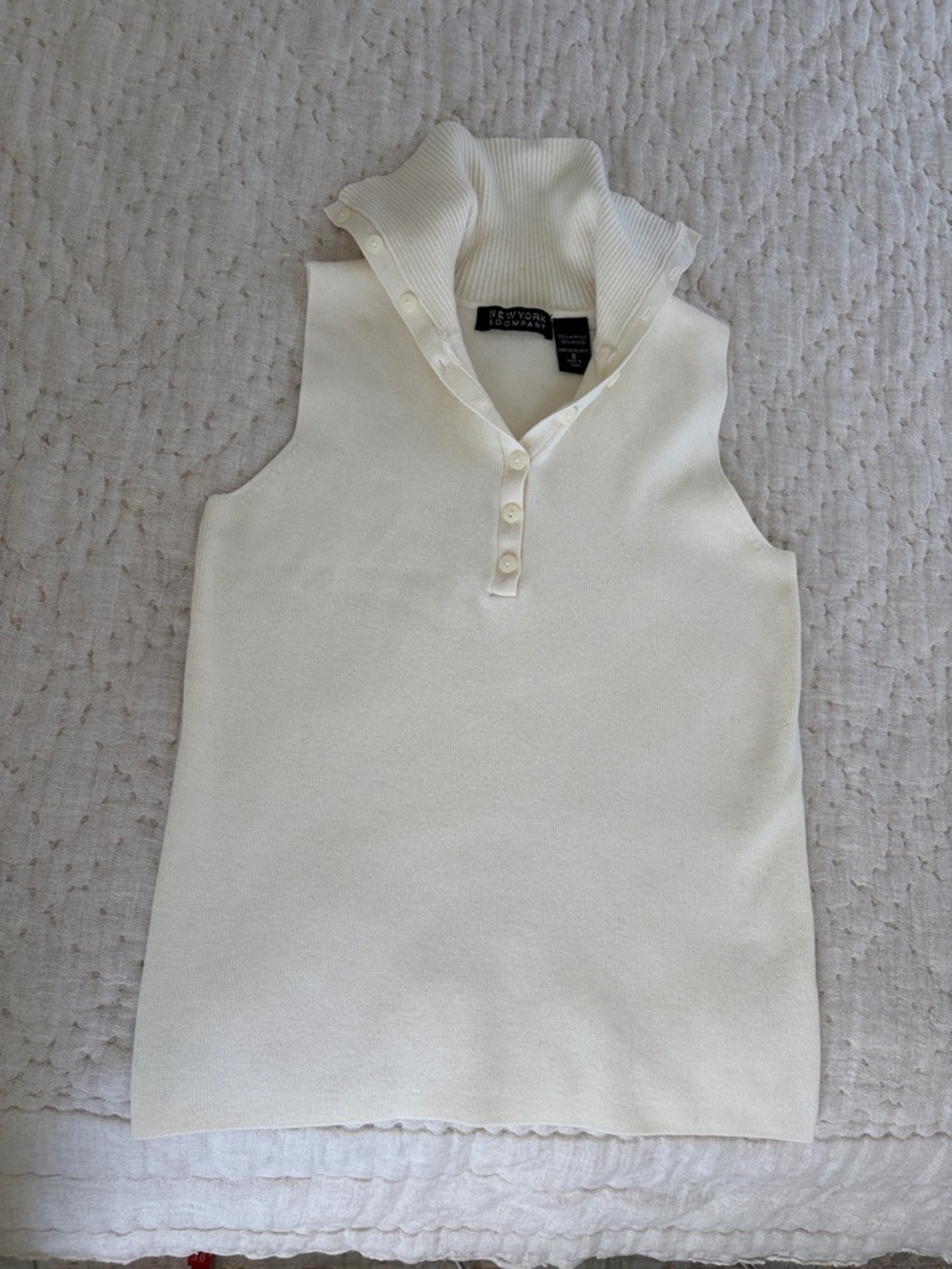 Cream sleeveless Sweater- Small